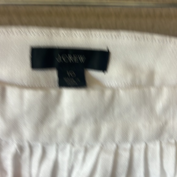 J Crew Linen Mini - White. Size 10 (runs small - more like a size 8 or 6) - Picture 2 of 4